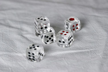 6 Dice Sides Ma thuật đánh bạc trong suốt Vật liệu nhựa súc sắc Kích thước thông thường